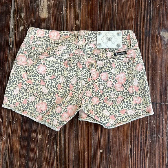 Miss Me Cheetah Print Cutoff Shorts Womens 27 - Picture 4 of 4